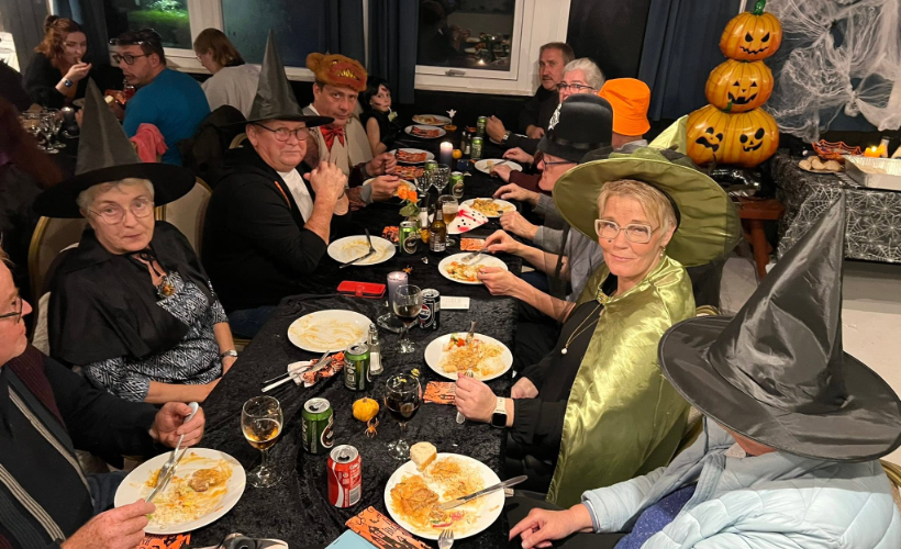 Sæson afslutnings fest med Halloween tema